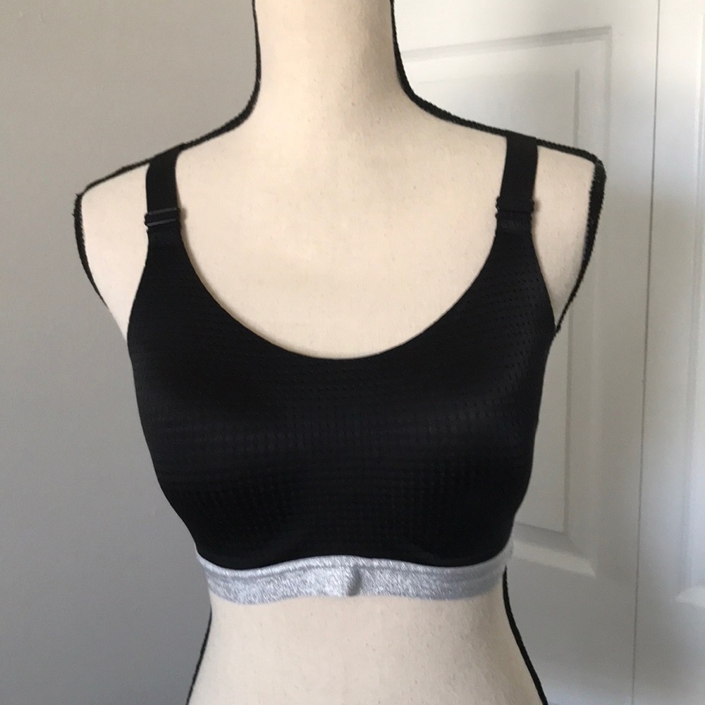 VICTORIA SPORT Wireless Light Padding Back Strappy Black Meshed Sport Bra | 32DD